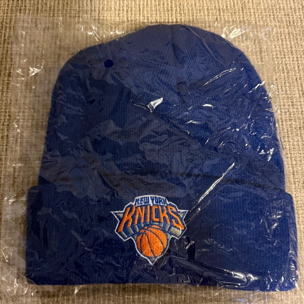 Brand New- New York Knicks w/ Philippine Flag Beanie from the filipino heritage